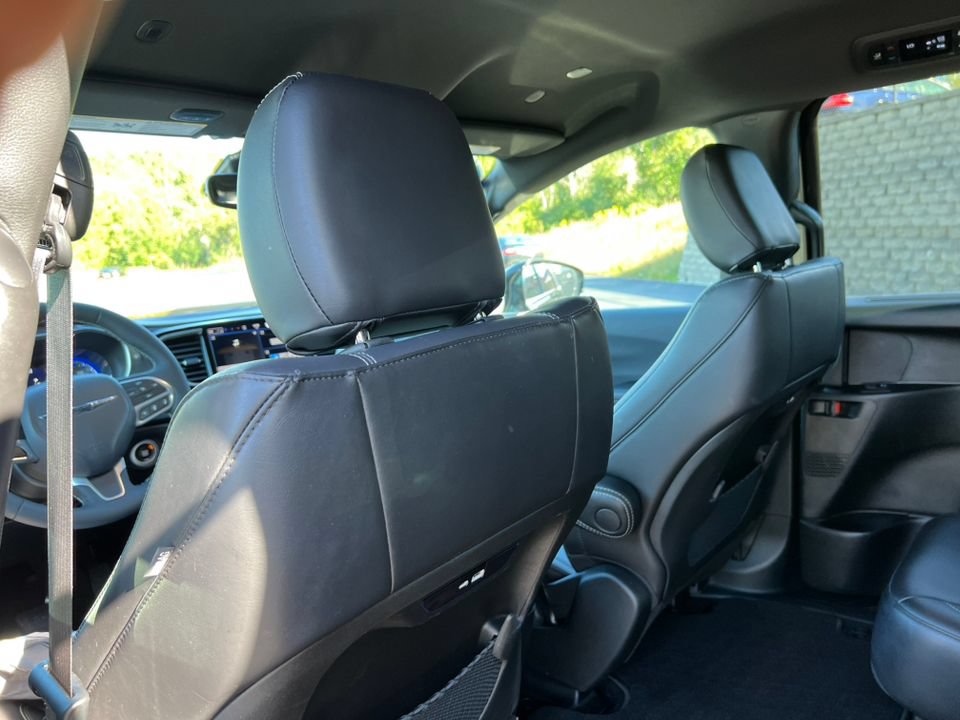 Used 2026 Chrysler Pacifica Select FWD image 31