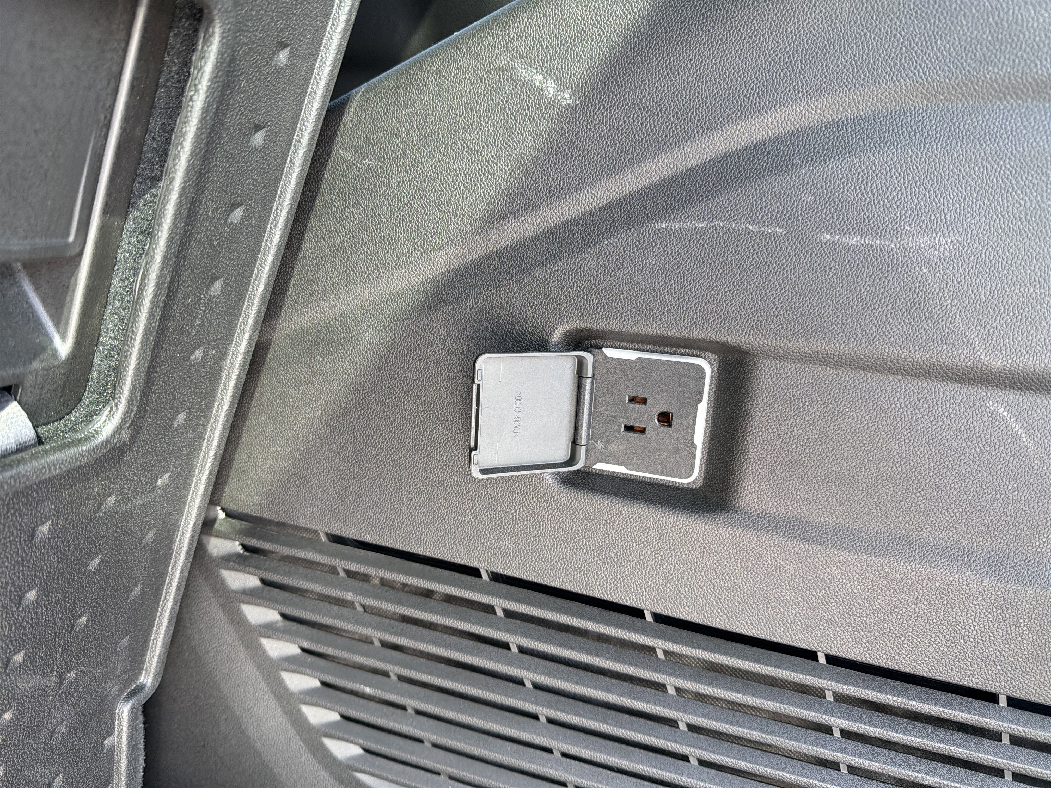 Used 2021 Chevrolet Tahoe Z71 image 25