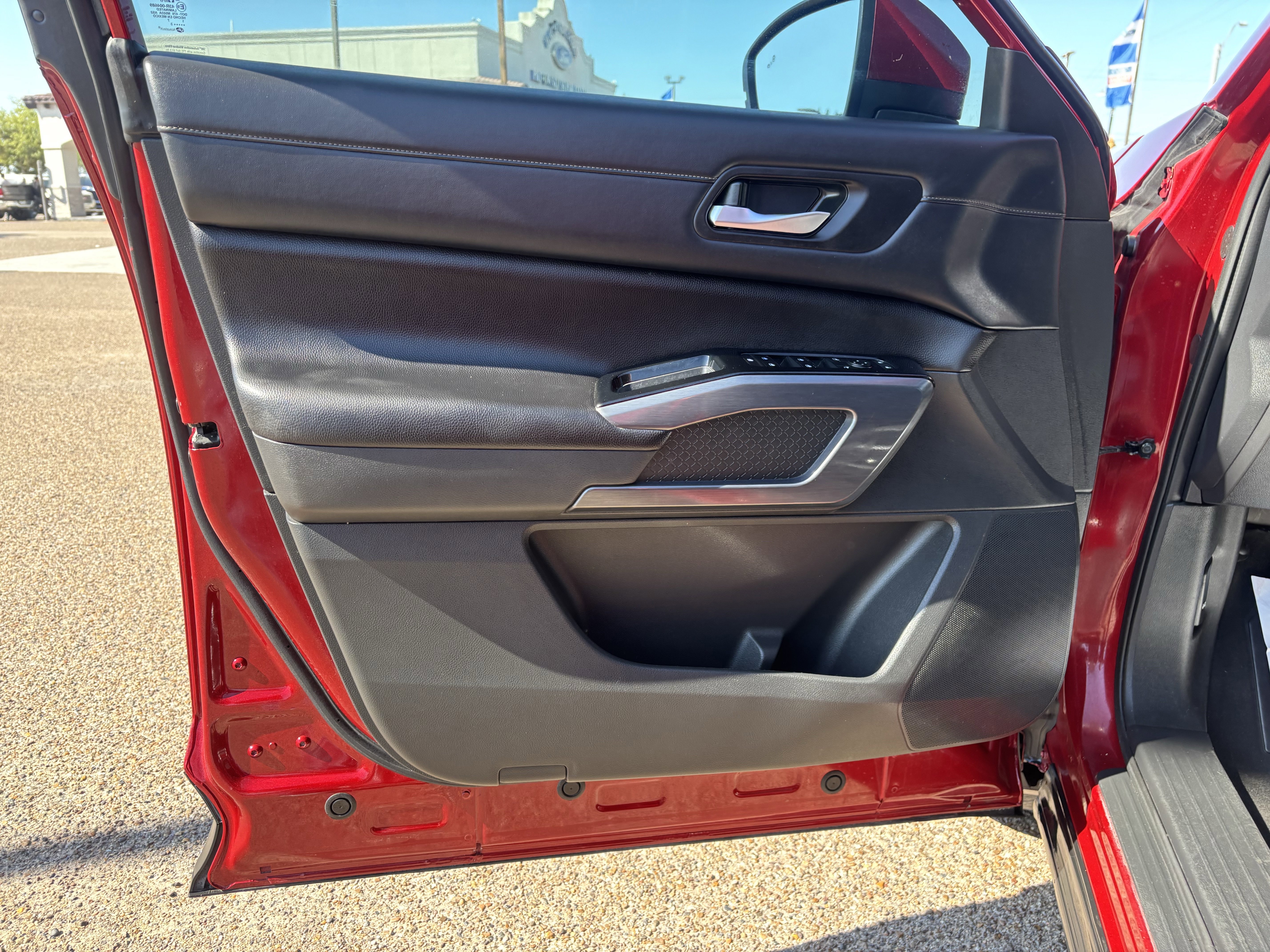 Used 2023 Nissan Pathfinder SL image 9