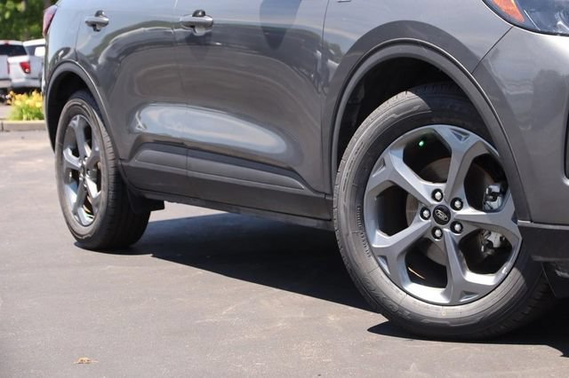 Certified 2025 Ford Escape ST-Line FWD image 3