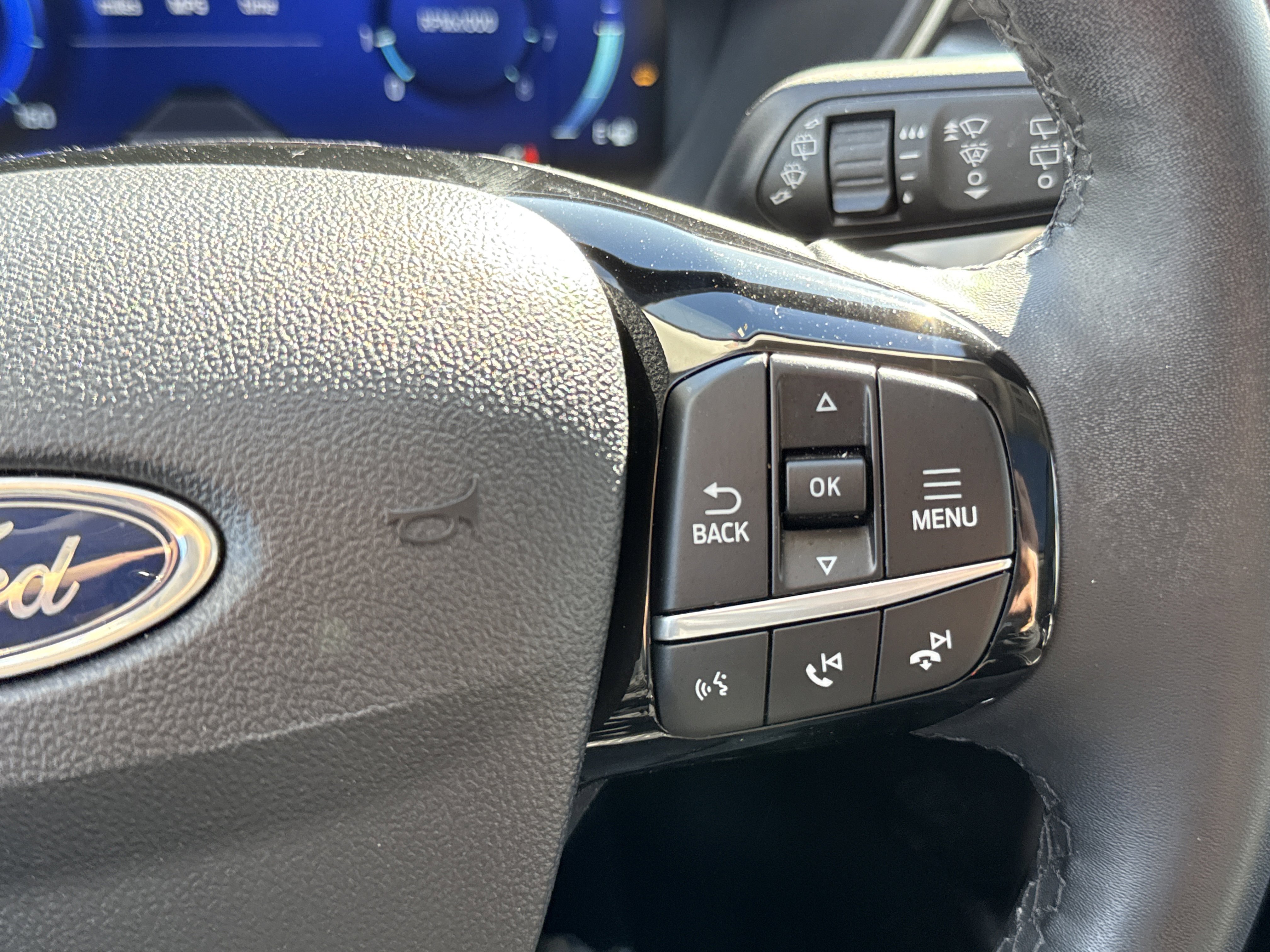 Certified 2022 Ford Escape Titanium image 24