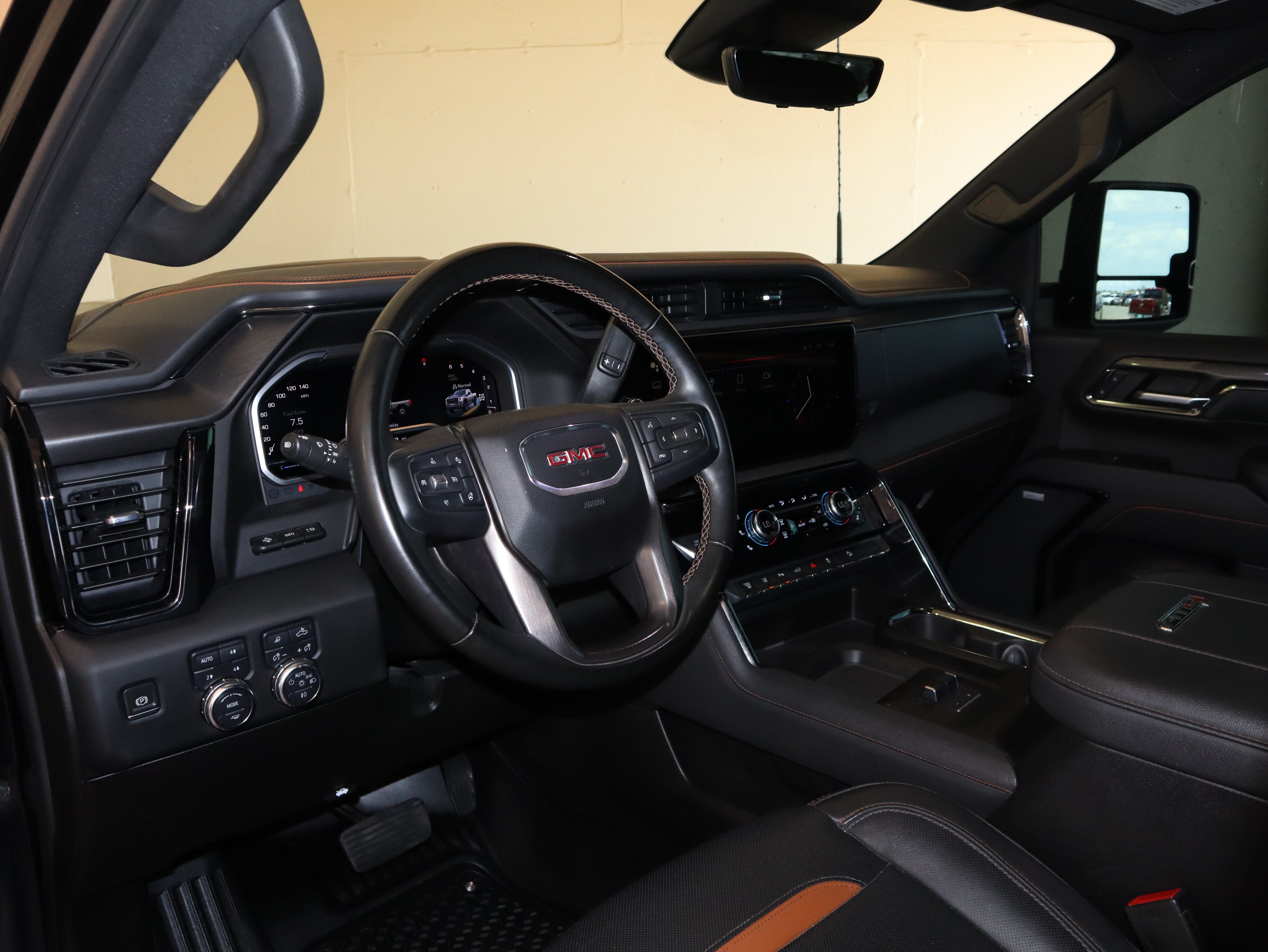 Used 2024 GMC Sierra 2500 AT4 w/ AT4 Premium Plus Package AWD/4WD image 23
