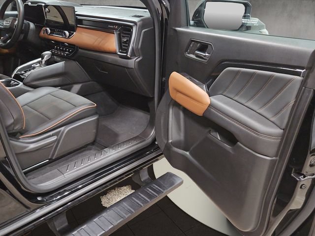 Used 2023 GMC Canyon AT4 w/ Canyon Safety Plus Package AWD/4WD image 18