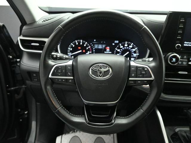 Used 2021 Toyota Highlander XLE AWD/4WD image 15