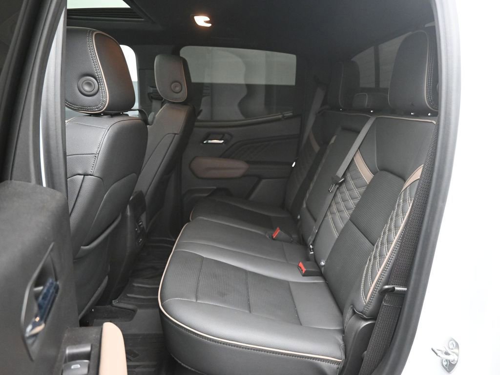 Used 2024 GMC Canyon Denali image 30