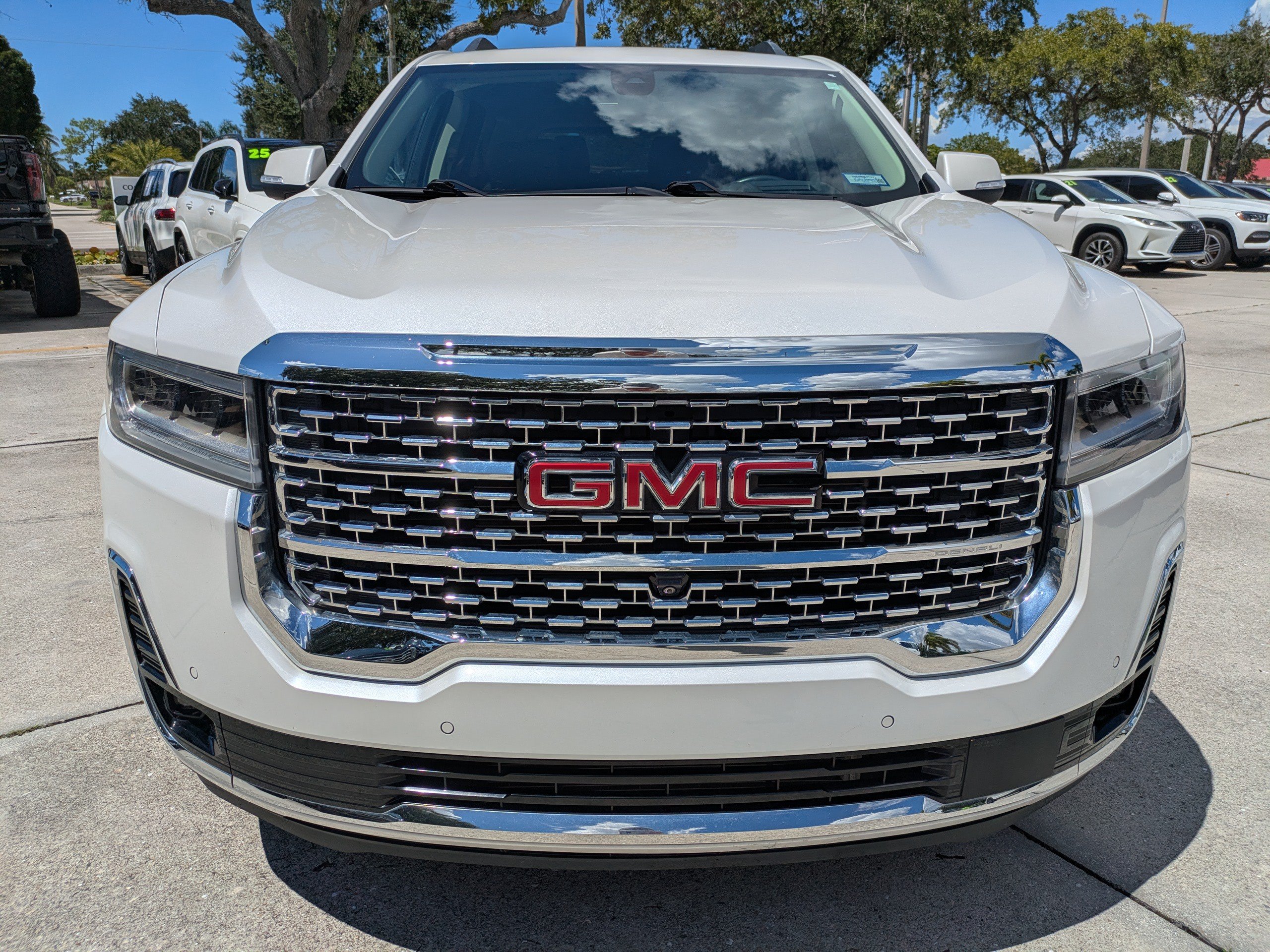 Used 2022 GMC Acadia Denali w/ Denali Technology Package AWD/4WD image 8