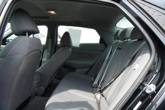 Used 2025 Hyundai Elantra SEL FWD image 28
