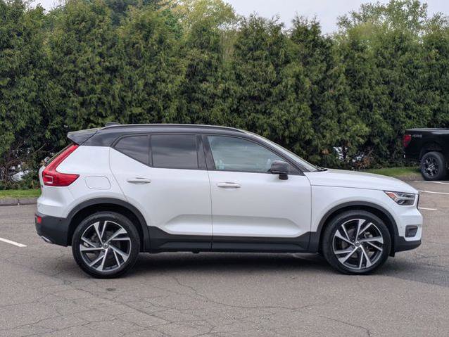Used 2019 Volvo XC40 T5 R-Design AWD/4WD image 2
