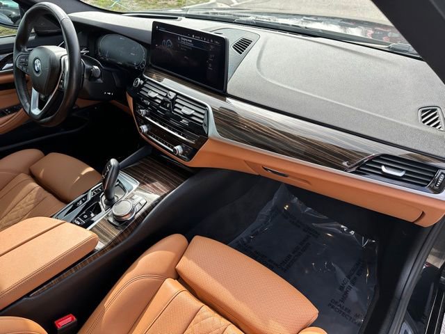 Used 2023 BMW 530e xDrive w/ Premium Package AWD/4WD image 10