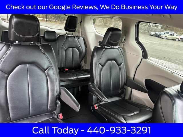 Used 2023 Chrysler Pacifica Touring-L FWD image 18