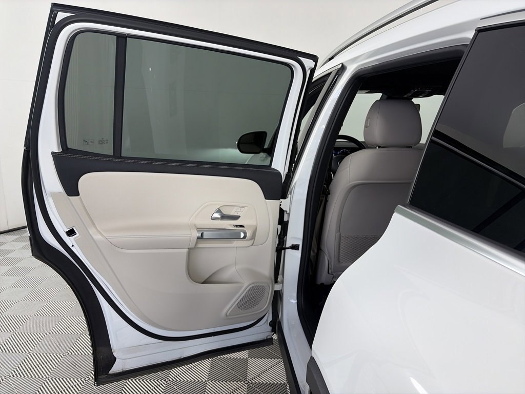 Used 2023 Mercedes-Benz EQB 300 4MATIC image 12