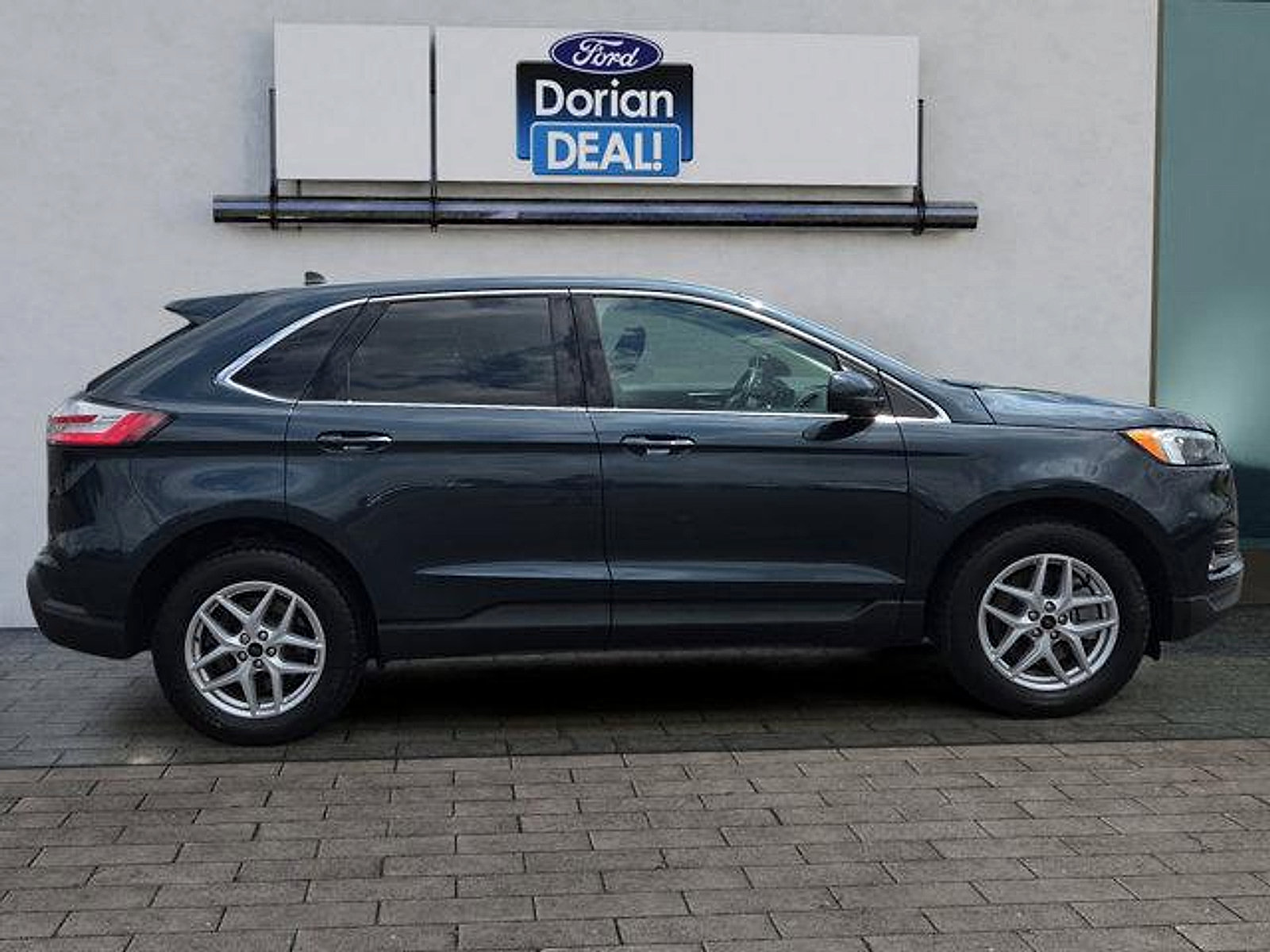 Certified 2023 Ford Edge SEL w/ Convenience Package AWD/4WD image 2