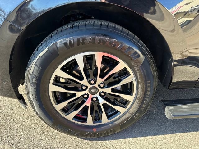 Certified 2025 Ford Expedition Platinum image 31