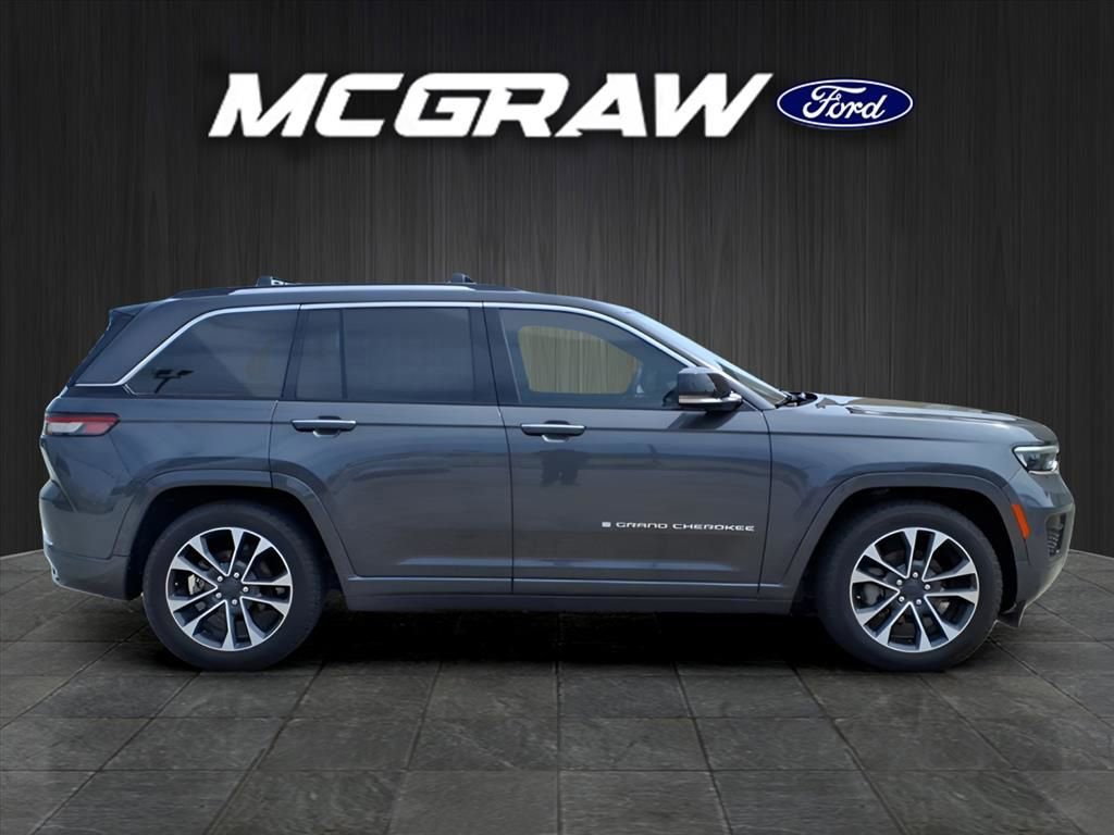 Used 2023 Jeep Grand Cherokee Overland image 2