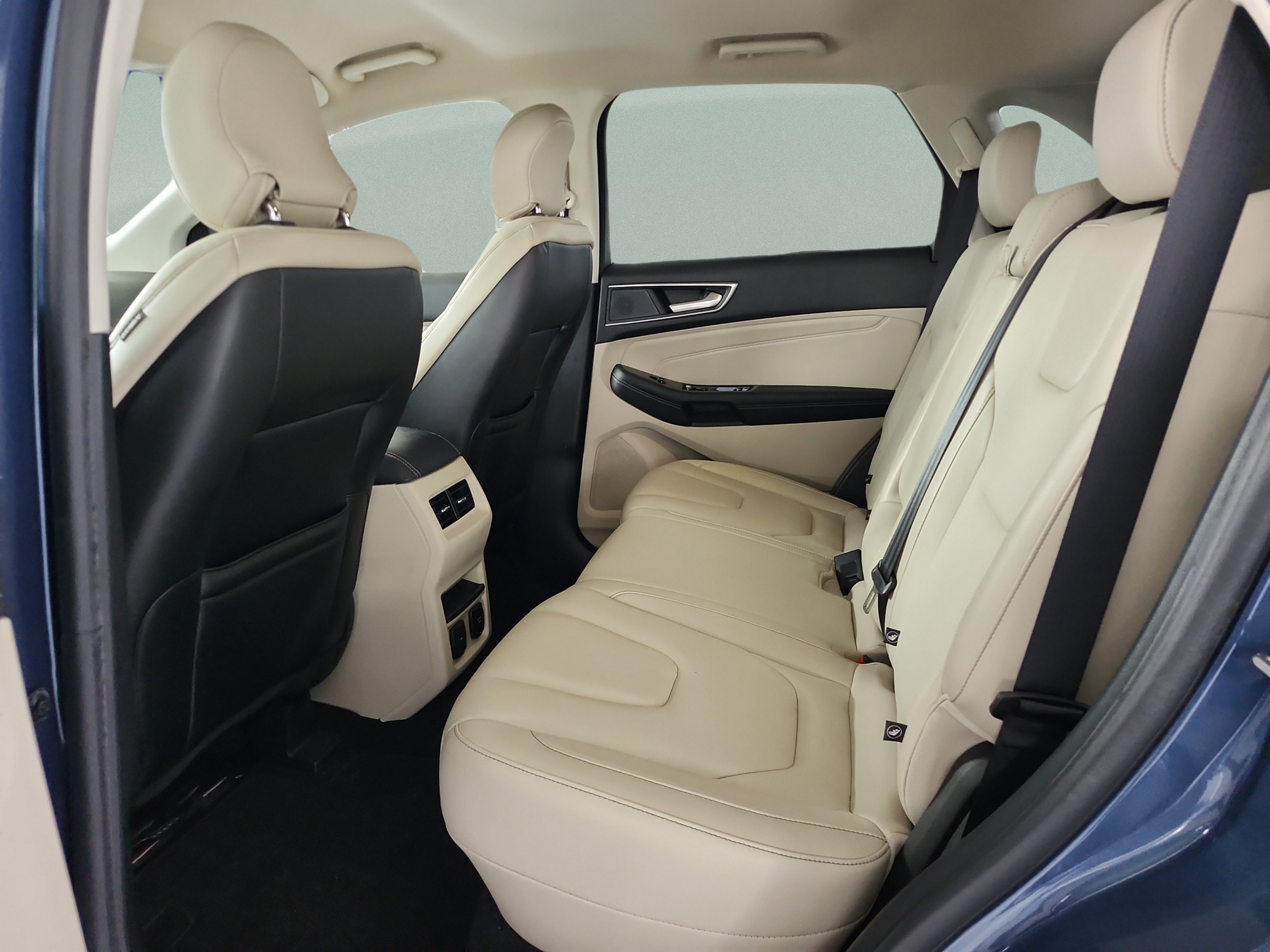 Certified 2019 Ford Edge Titanium w/ Cold Weather Package AWD/4WD image 17