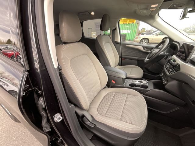 Certified 2022 Ford Escape SE w/ Cold Weather Package AWD/4WD image 24