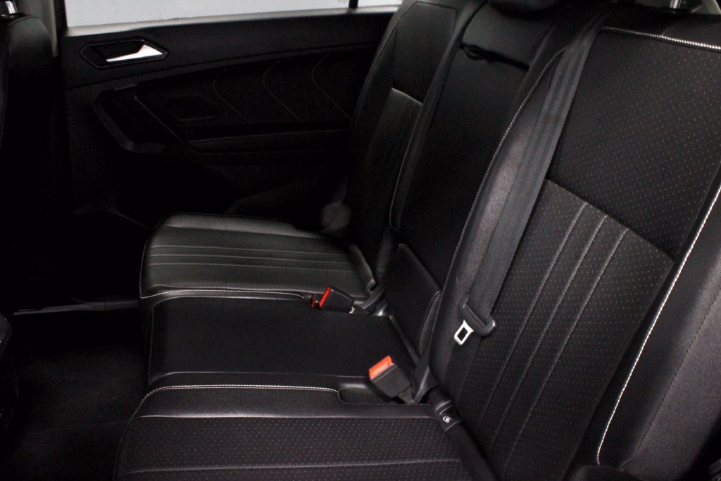 Used 2024 Volkswagen Tiguan SE FWD image 22