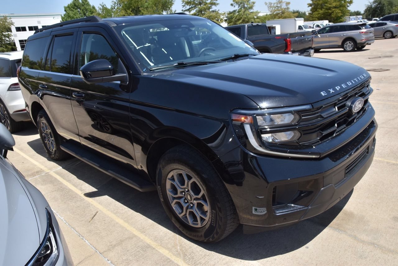 Certified 2025 Ford Expedition Active AWD/4WD image 4