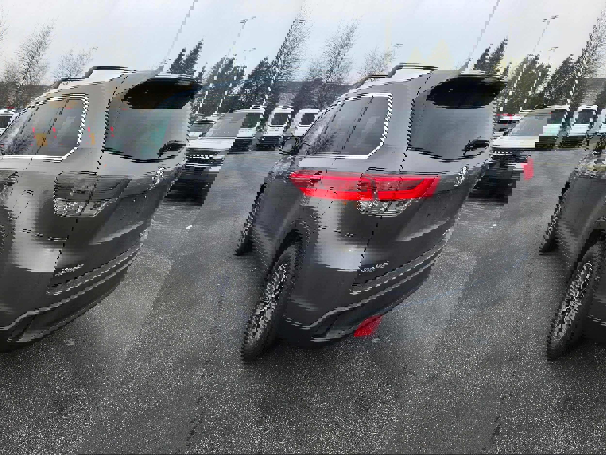 Used 2019 Toyota Highlander SE image 5