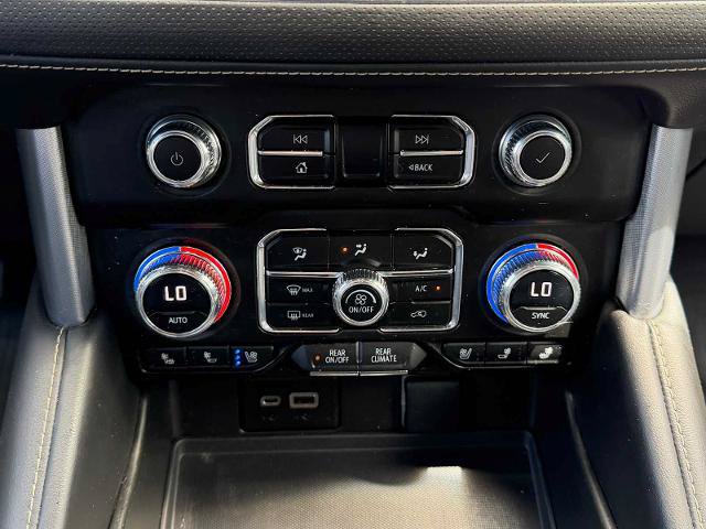 Used 2023 GMC Yukon XL SLT AWD/4WD image 17