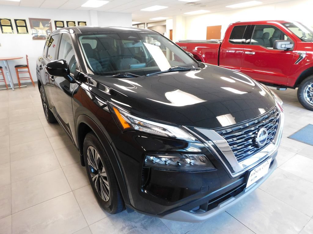 Used 2023 Nissan Rogue SV FWD image 3