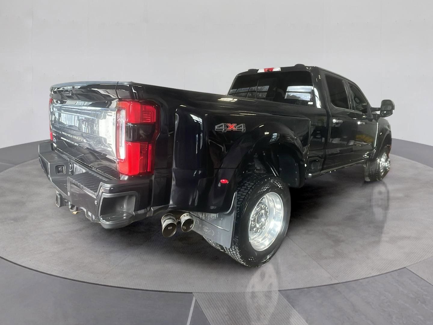 Certified 2024 Ford F450 Platinum w/ Camper Package AWD/4WD image 6