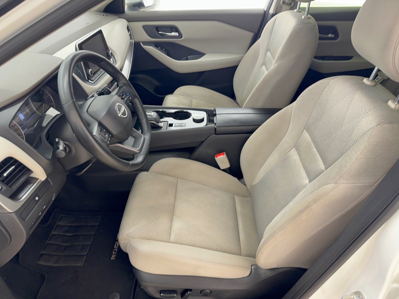 Used 2025 Nissan Rogue SV AWD/4WD image 5