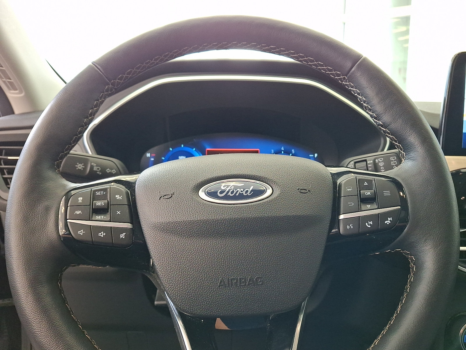 Certified 2022 Ford Escape Titanium w/ Titanium Elite Package AWD/4WD image 20