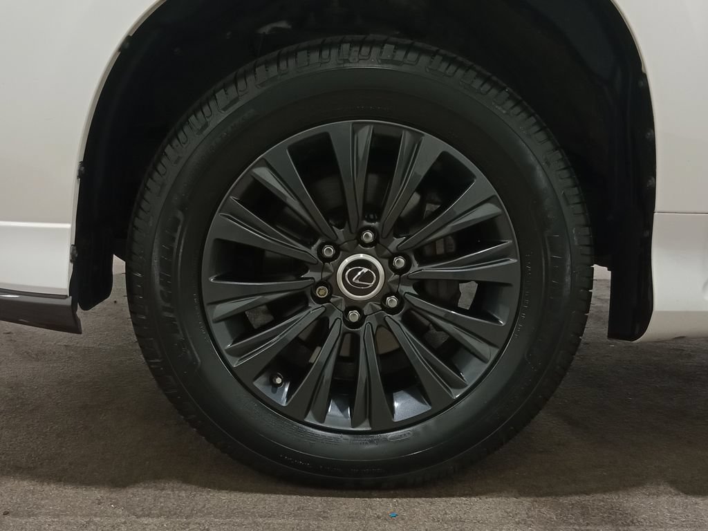 Used 2023 Lexus GX 460 Premium w/ Accessory Package AWD/4WD image 13
