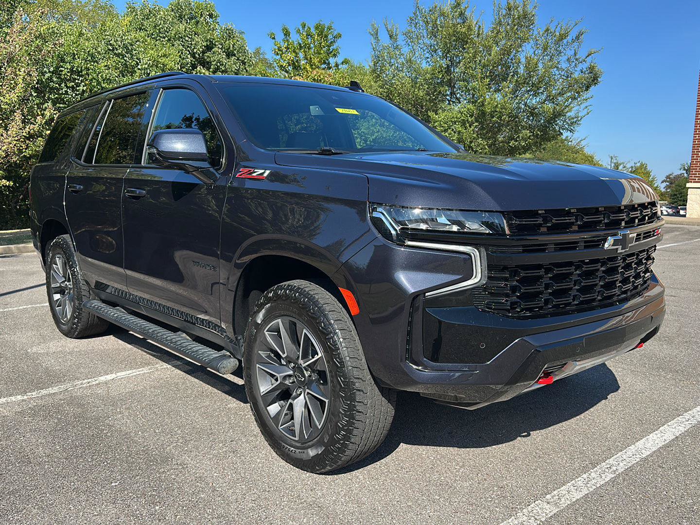 Used 2023 Chevrolet Tahoe Z71 w/ Luxury Package AWD/4WD image 8