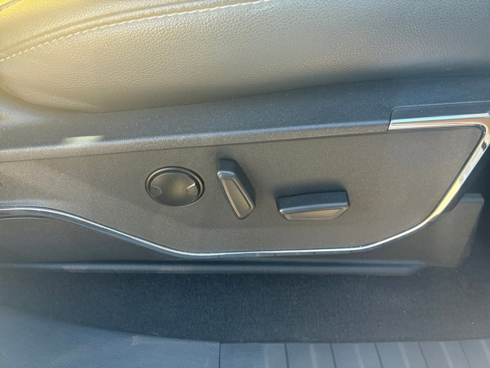 Certified 2023 Ford F250 Lariat w/ Tremor Off-Road Package image 32