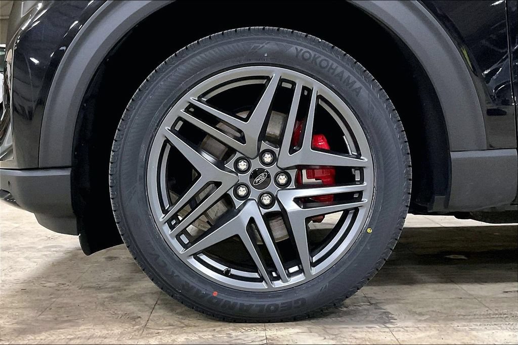 Certified 2025 Ford Explorer ST-Line w/ ST-Line Street Pack AWD/4WD image 9