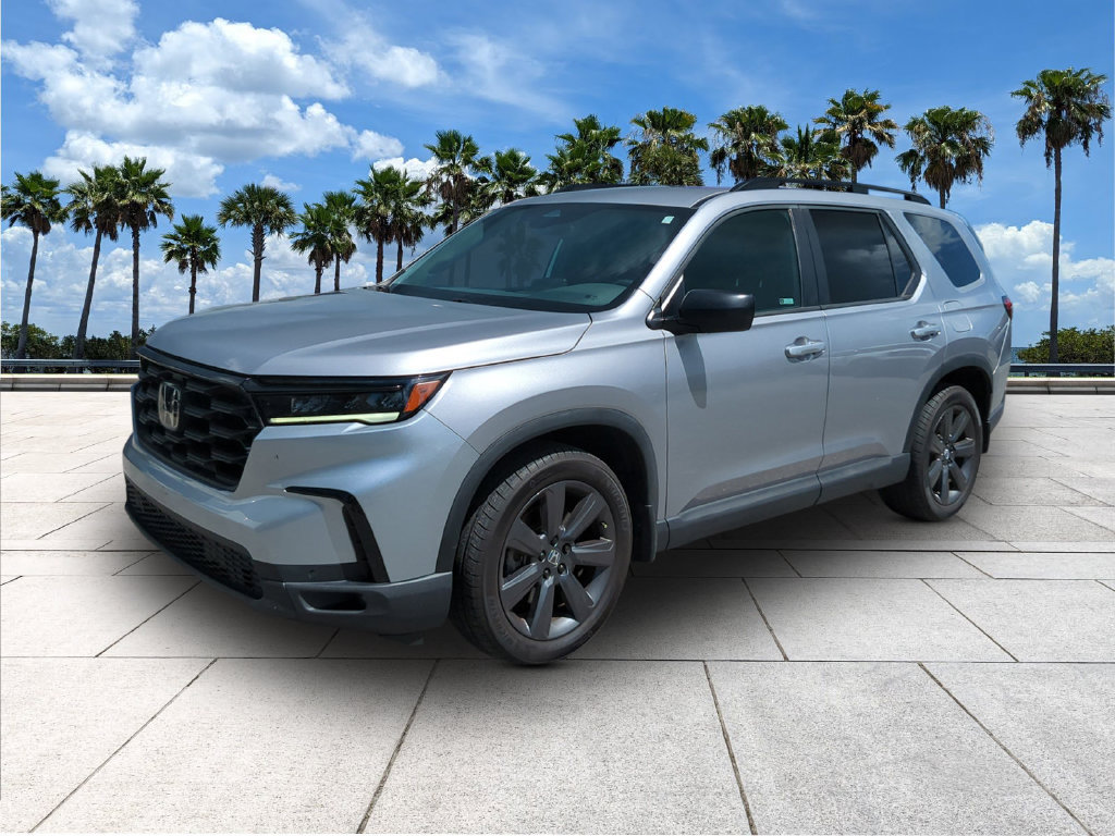 Used 2025 Honda Pilot Sport image 4