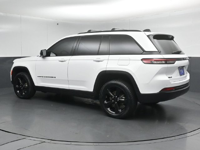 Used 2023 Jeep Grand Cherokee Limited w/ Black Appearance Package AWD/4WD image 5