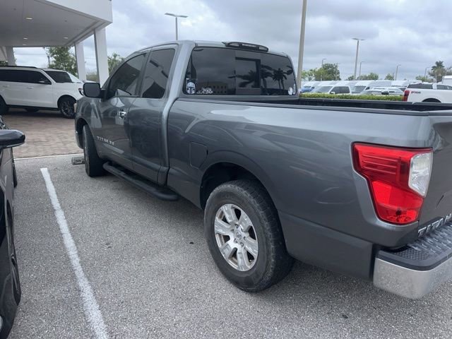 Used 2018 Nissan Titan SV image 3