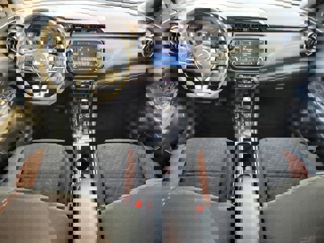 Used 2023 Nissan Kicks SR w/ Exterior Package image 13