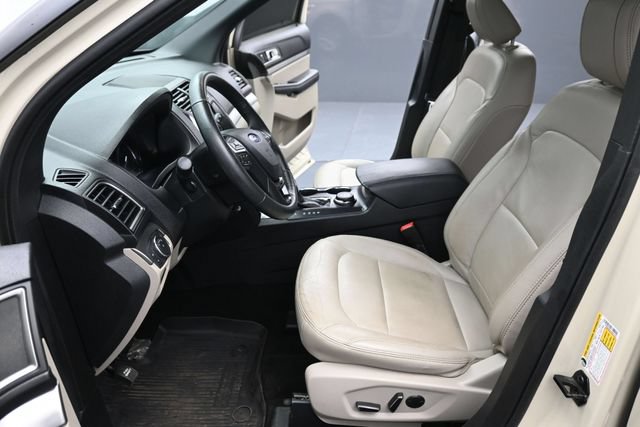 Certified 2018 Ford Explorer XLT w/ Equipment Group 202A AWD/4WD image 15