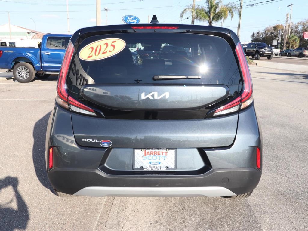 Used 2025 Kia Soul LX w/ LX Technology Package image 4