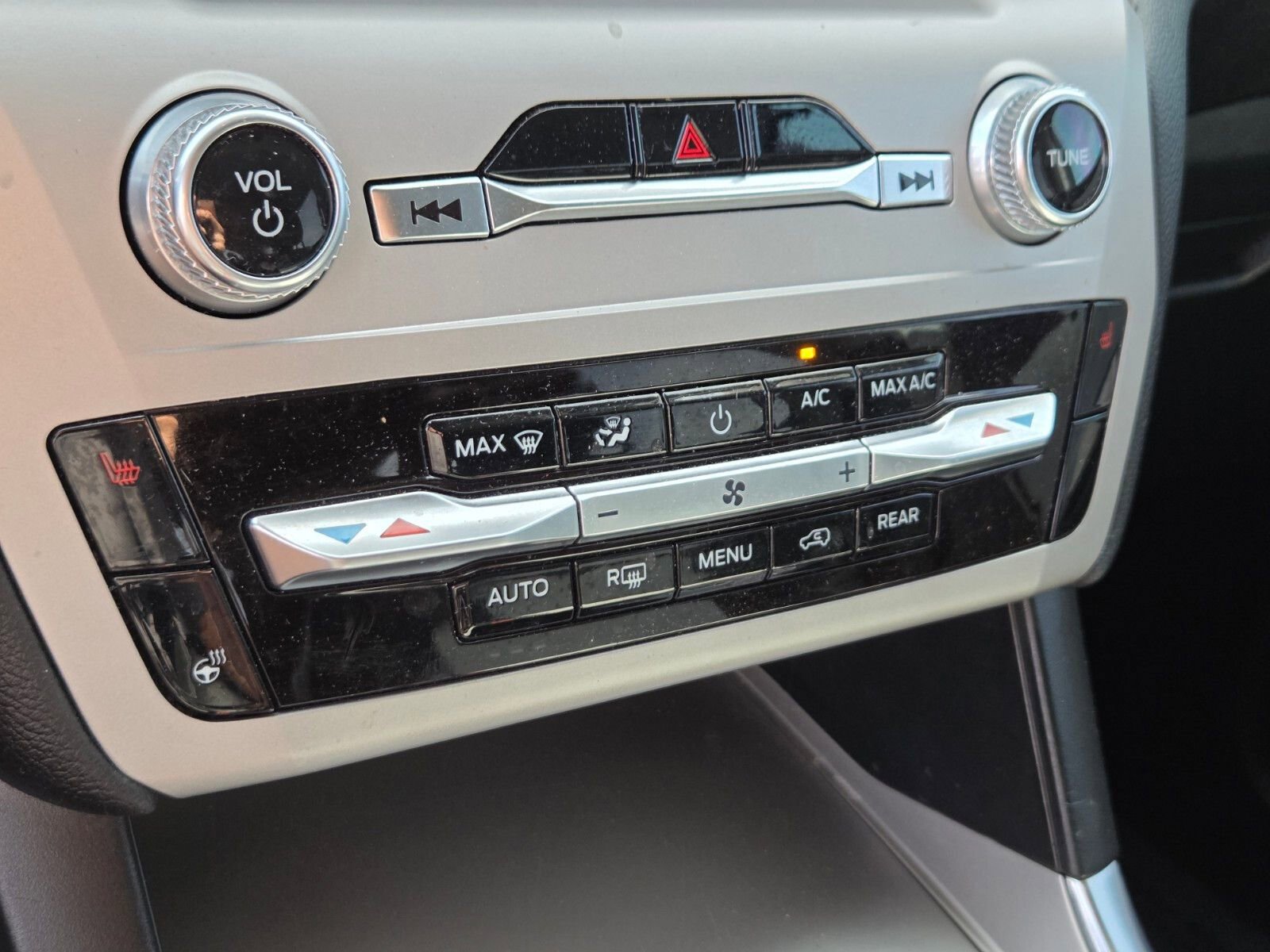 Certified 2023 Ford Explorer XLT w/ Equipment Group 202A RWD image 23