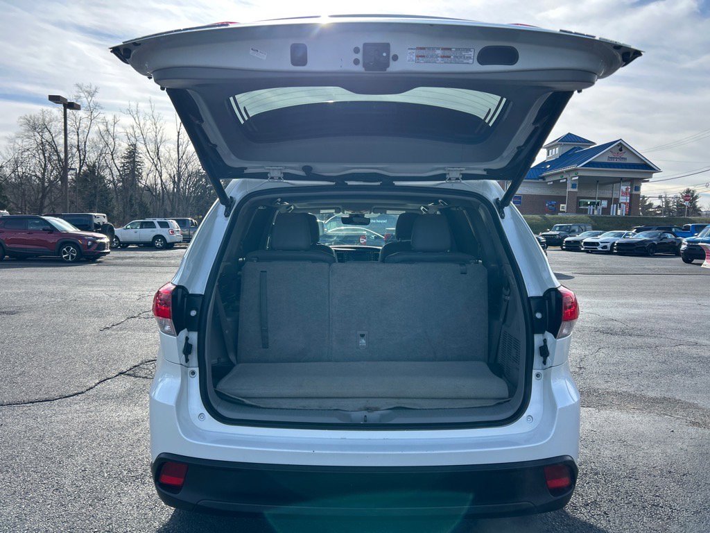 Used 2018 Toyota Highlander XLE w/ Carpet Mat Package (TMS) image 13