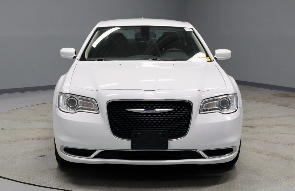 Used 2022 Chrysler 300 Touring image 8