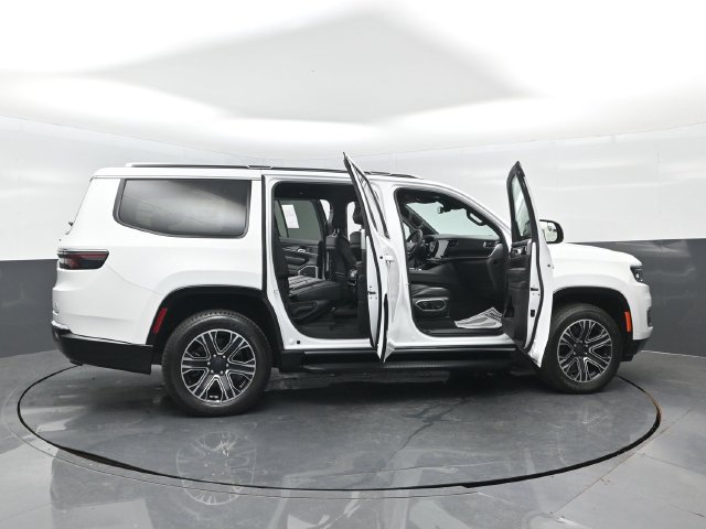 Used 2023 Jeep Wagoneer 4WD w/ Premium Group I image 28
