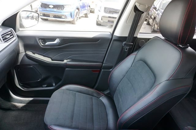 Certified 2022 Ford Escape SEL w/ SEL Stealth AWD Package image 34
