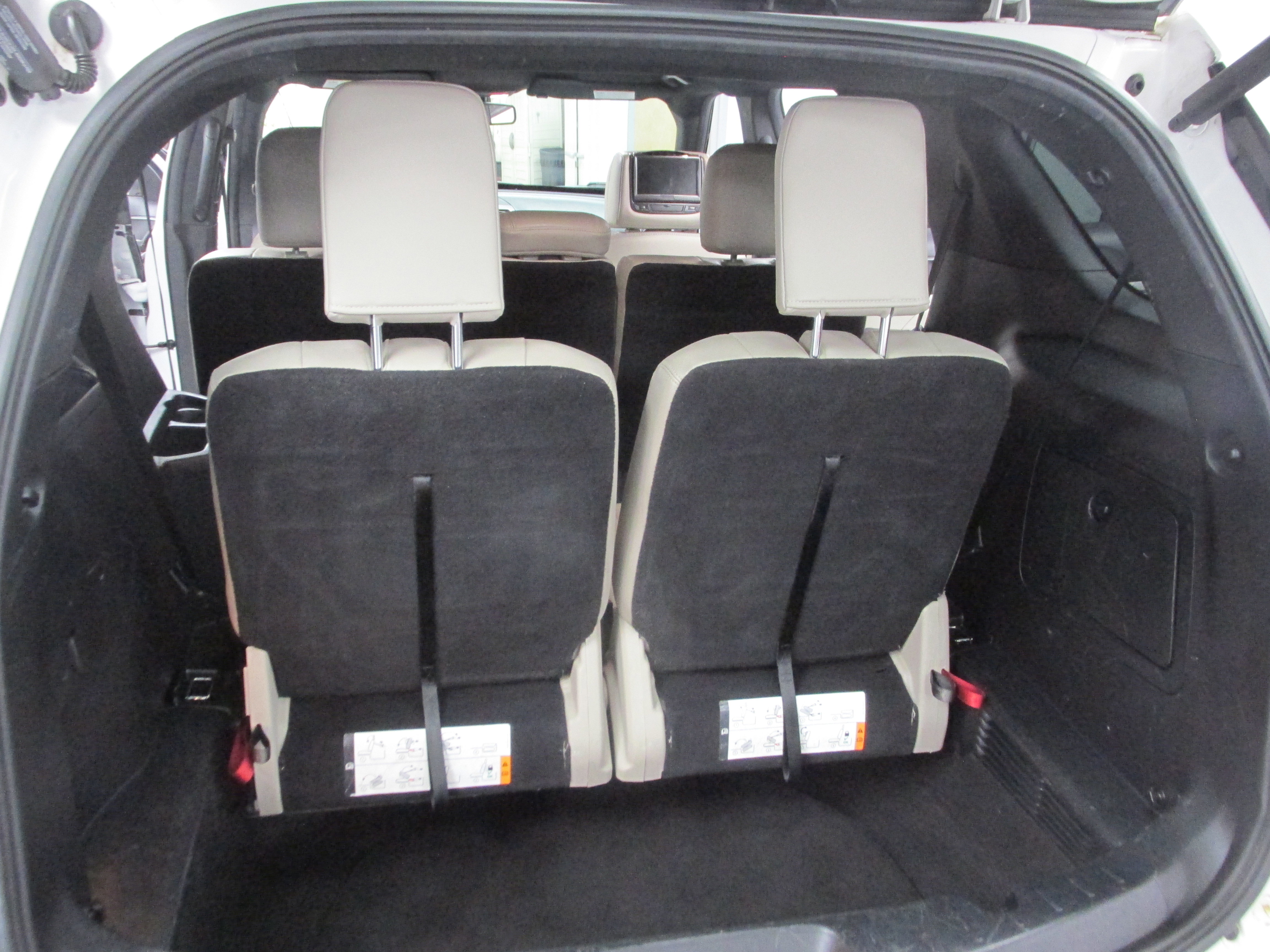 Certified 2018 Ford Explorer XLT w/ Equipment Group 202A image 25