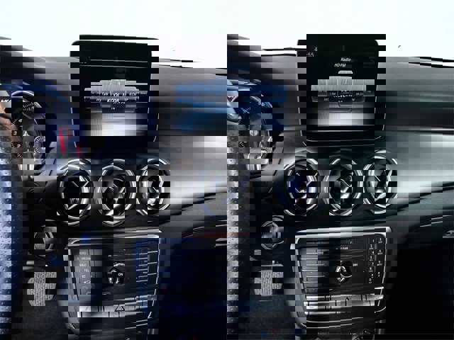 Used 2018 Mercedes-Benz GLA 250 4MATIC image 17