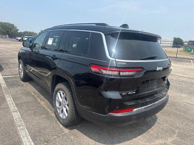 Used 2022 Jeep Grand Cherokee L Limited AWD/4WD image 2