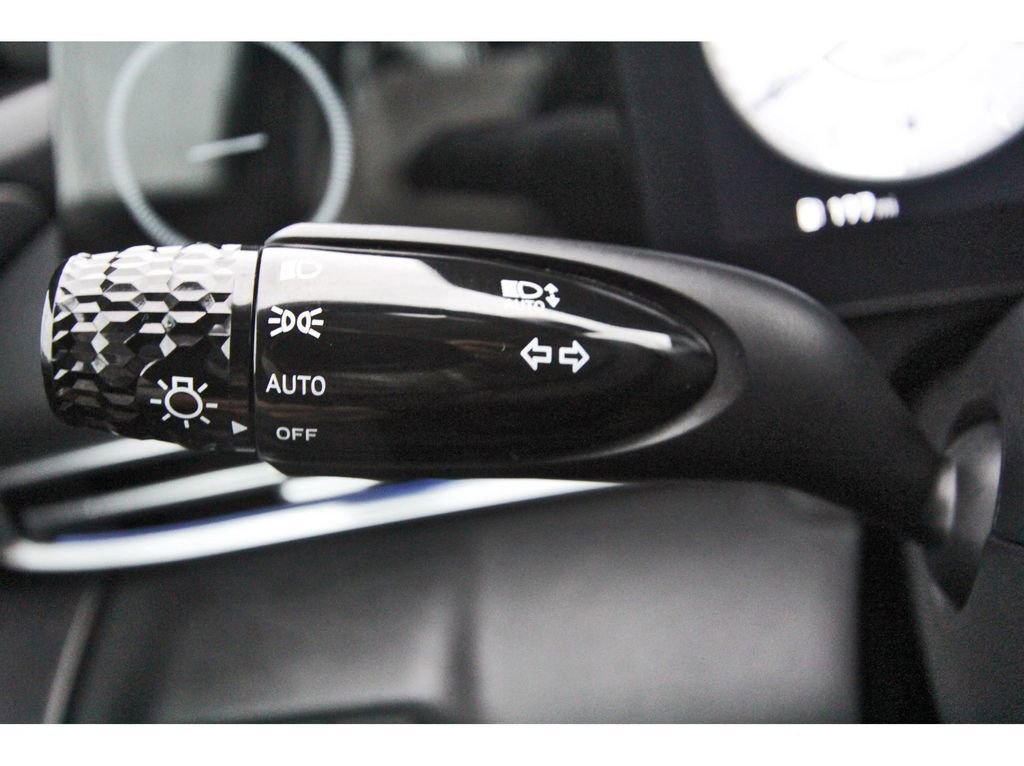 Used 2024 Hyundai Elantra SEL image 16