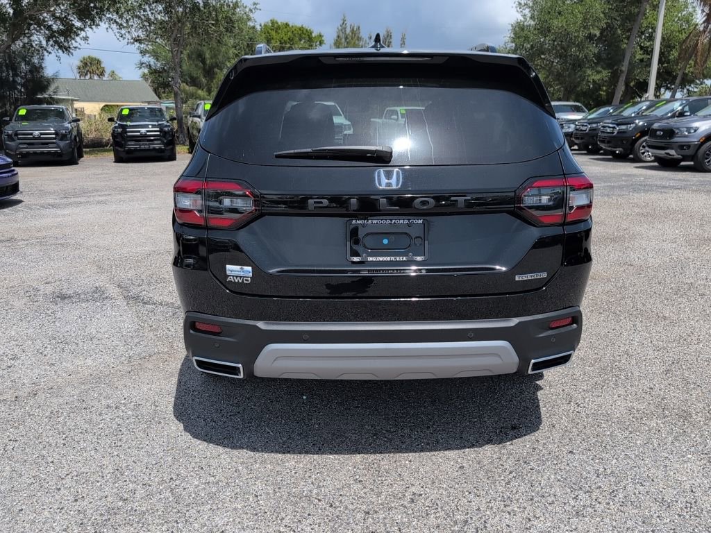 Used 2024 Honda Pilot Touring image 4