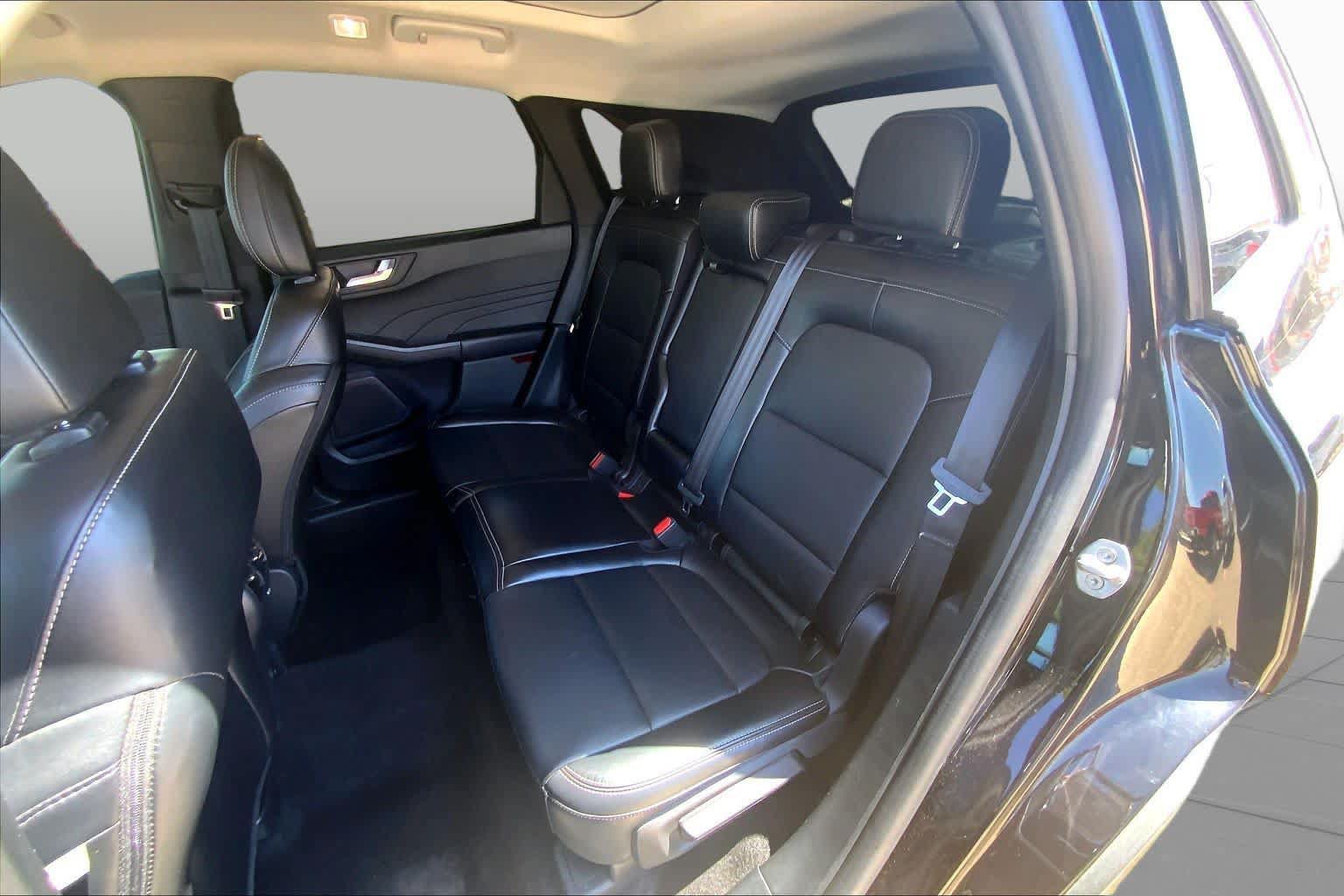 Certified 2025 Ford Escape Platinum AWD/4WD image 21