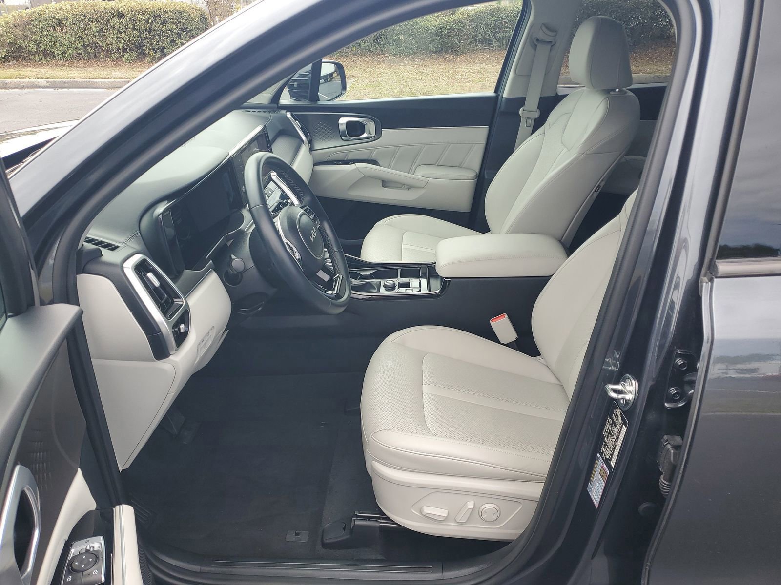 Used 2023 Kia Sorento SX image 18